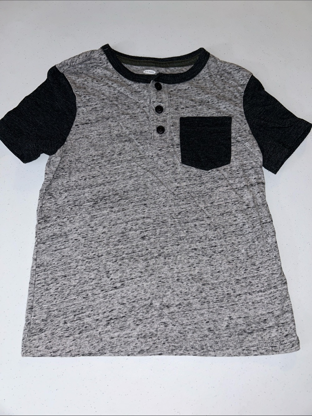 Old Navy Boy’s Gray Short Sleeve Pocket T-Shirt S (6/7)